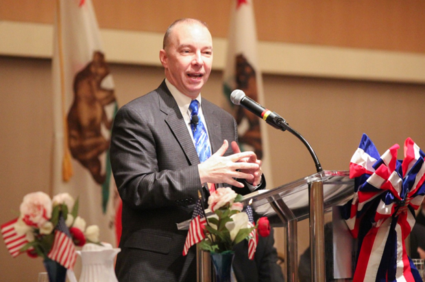 American Airlines Pilot Steve Scheibner speaks at the recent Mayors’ Prayer Breakfast.