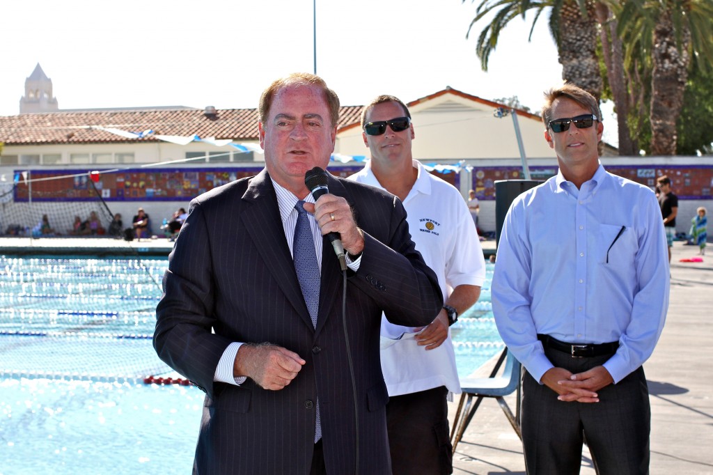 Mayor Keith Curry addresses the Newport Beach Water Polo club on Wednesday while NBWP director and head coach Robert Lynn (background, left) and Newport Aquatics board member James Fowler. — Photos by Jim Collins