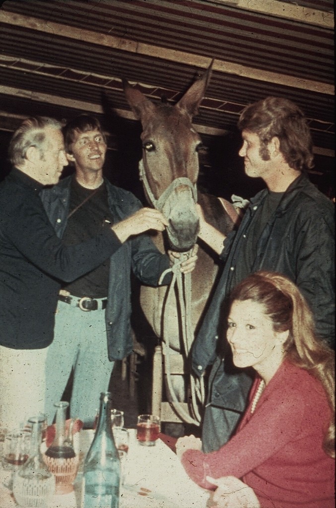 The Kunsy brothers and Willie Makeit II meeting Thor Heyerdahl in a restaurant in Italy.