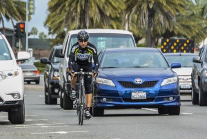 Bicyclist on Coast Highway in Corona del Mar — Photo by Lawrence Sherwin