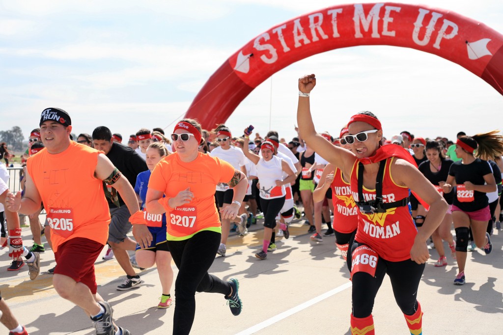 Participants take off from the start line.