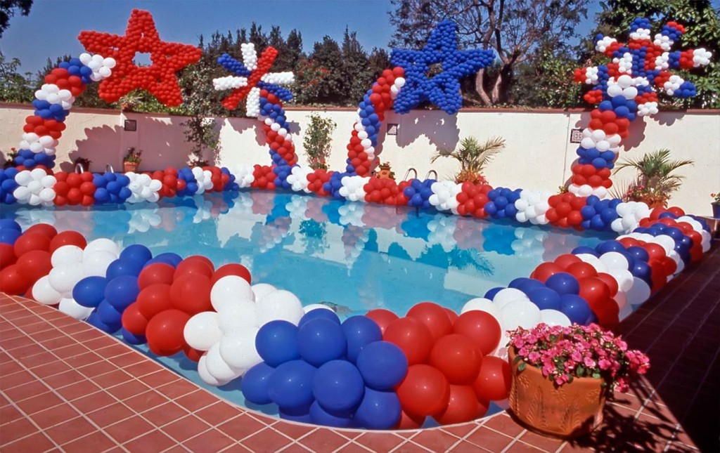 Balloon art — Photo courtesy Treb Heining ©