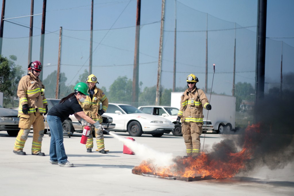 A CERT volunteer learns how to use a fire extinguisher during a class in early October.  — Photo by Sara Hall ©