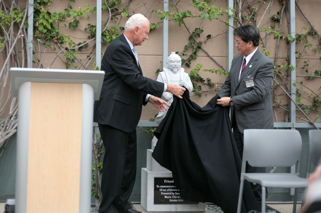 (right to left) NB Mayor Rush Hill and Okazaki, Japan, Mayor Yasuhiro Uchida unveil the statue of Shogun Ieyasu Tokugawa, gifted to the city of Newport Beach in honor of the 30-year sister city relationship between the two towns. — Photo by Sara Hall ©