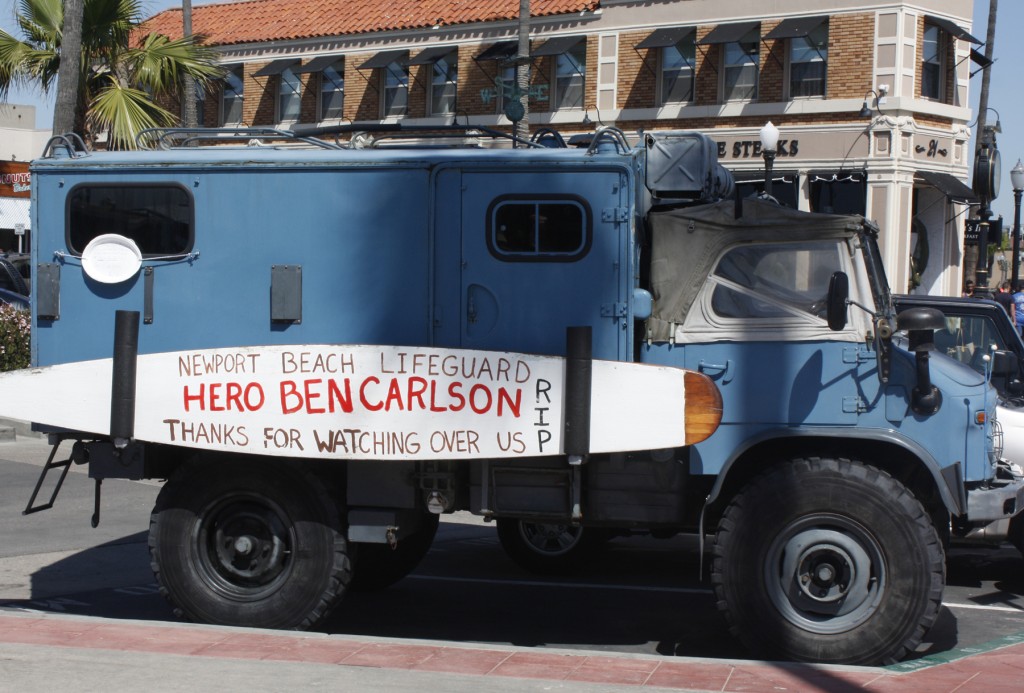 Several hundred people, including Mayor Ed Selich, council members and other VIPs, attend the dedication of the Ben M Carlson Lifeguard Headquarters. — Photo by Chris Trela ©