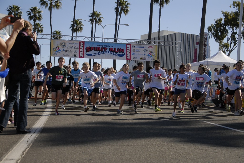 Runners jockey for position at a past Spirit Run. — Newport Indy File Photo ©