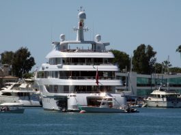 Invictus mega yacht