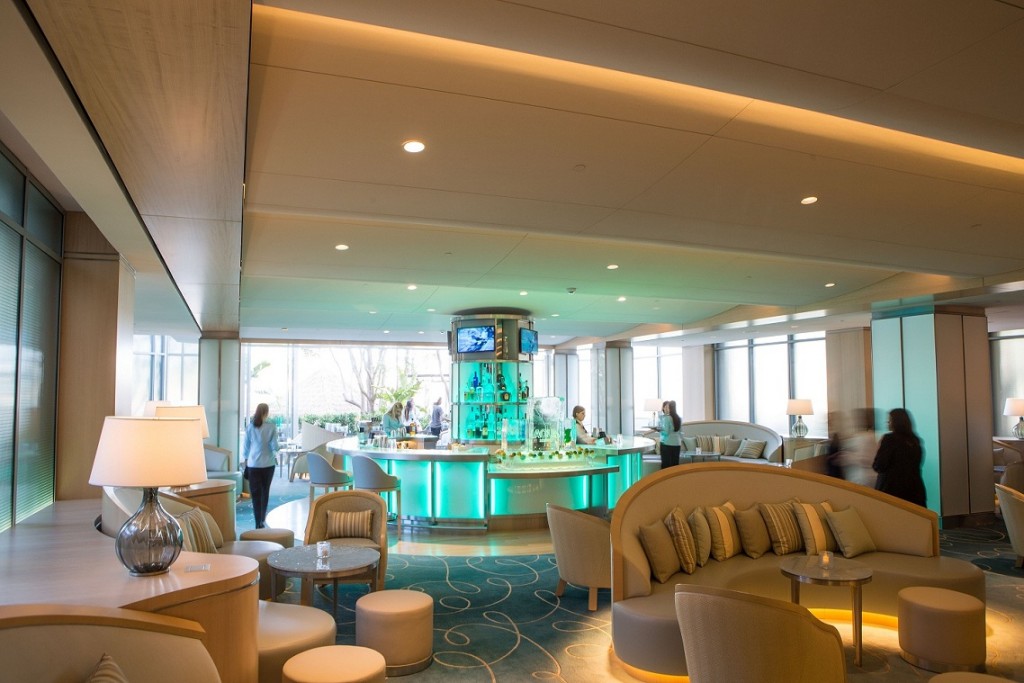 Aqua Lounge at Island Hotel — Photo courtesy Island Hotel ©