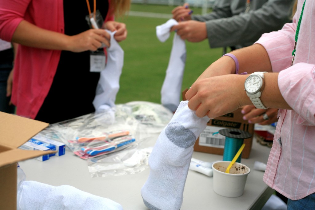 NCL girls create basic hygiene kits to be donated to a local nonprofit during the organization’s Philanthropy Faire. — Photo by Sara Hall ©