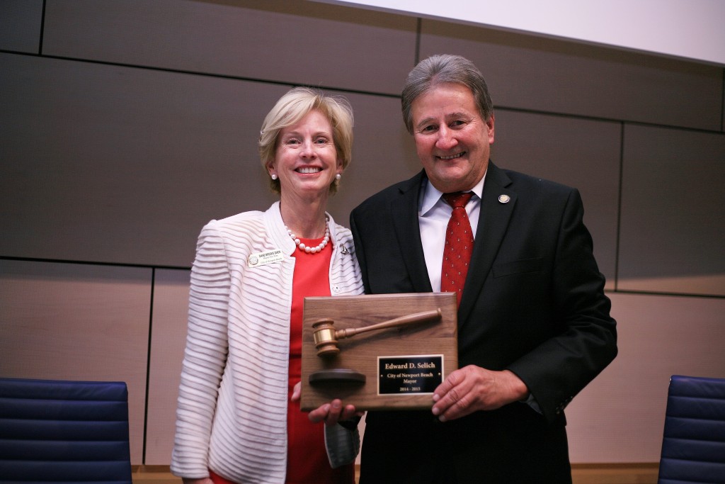 New Mayor Diane Dixon and outgoing Mayor Ed Selich pose for a photo after Tuesday’s council meeting. — Photo by Sara Hall ©