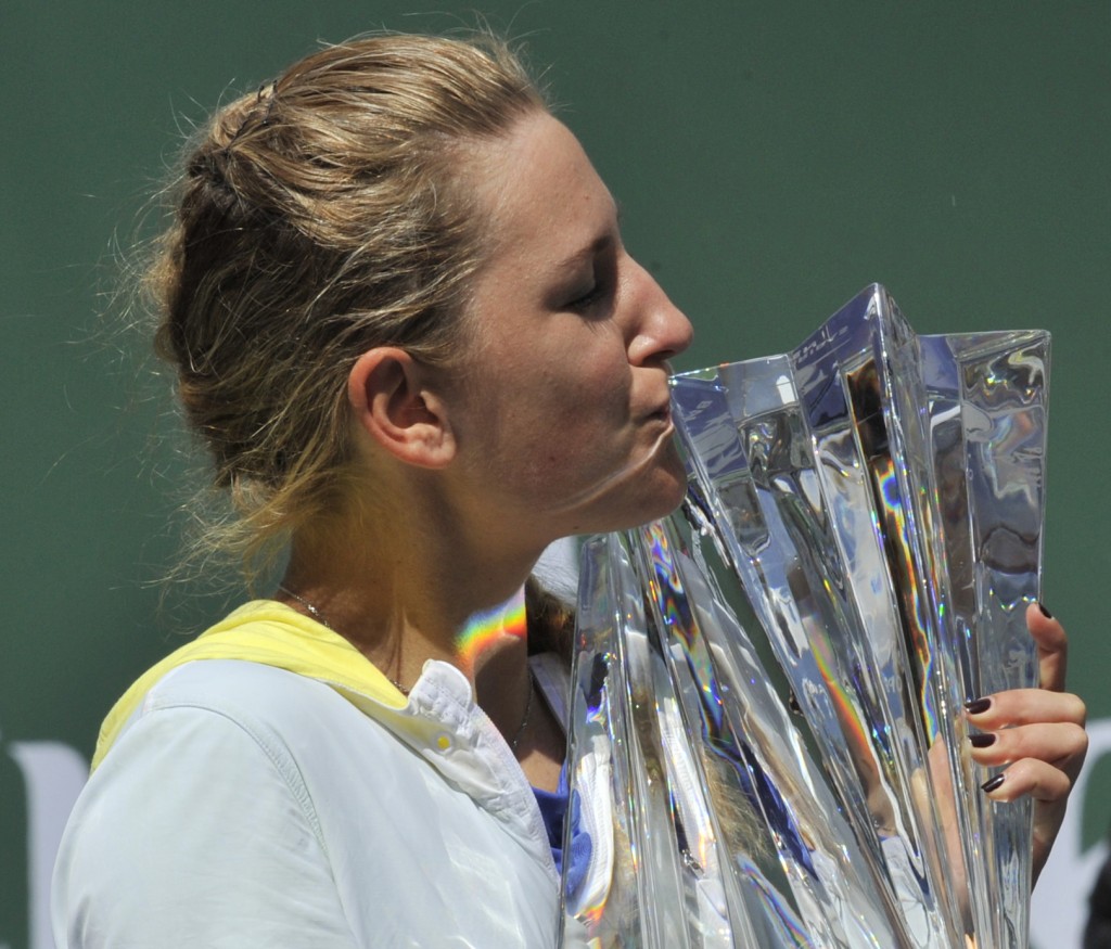 Victoria Azarenka enjoying her BNP Paribas Baccarat Crystal trophy. — Photo by Lawrence Sherwin © 