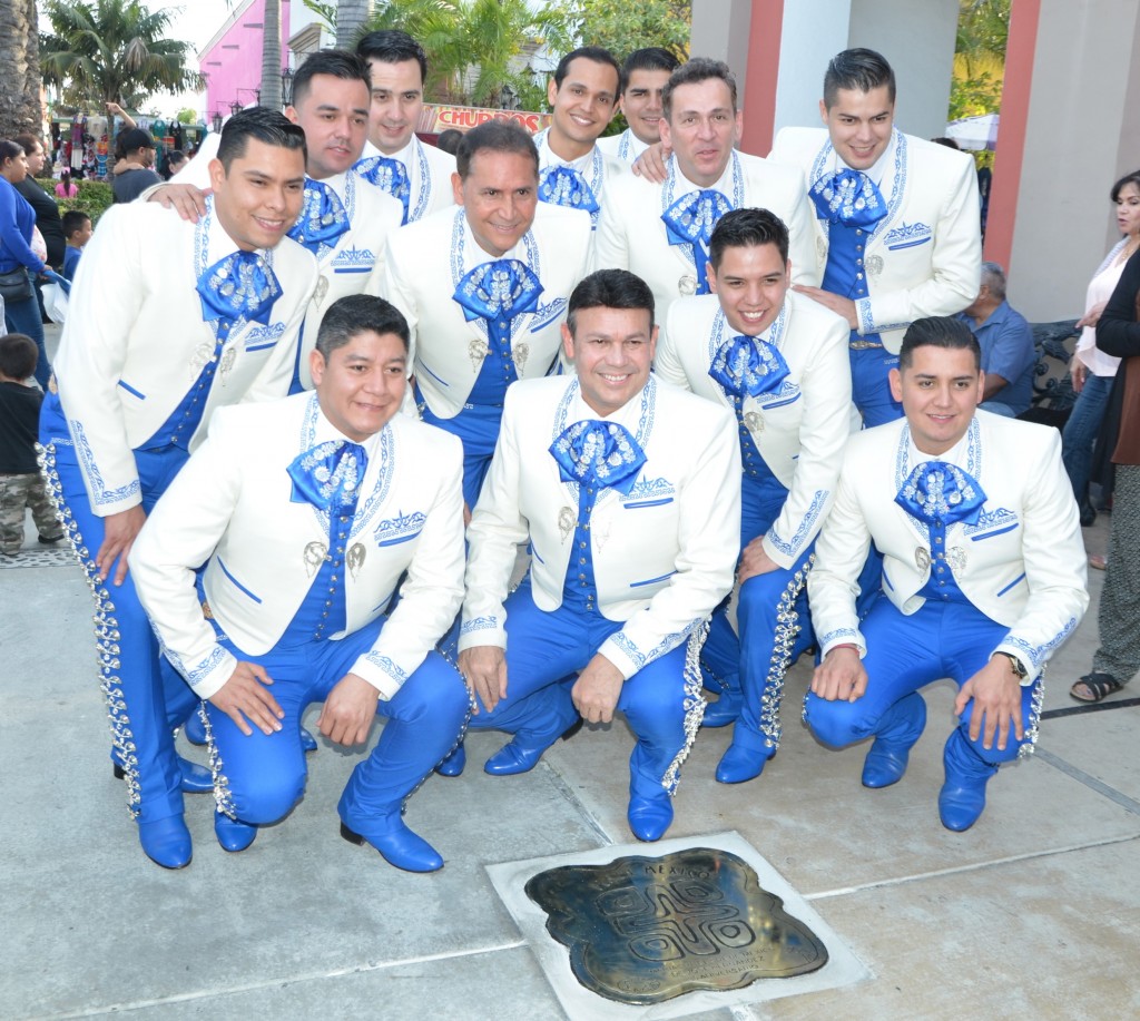 Jose Hernandez and Mariachi Sol de Mexico. — Photo courtesy Jose Hernandez ©