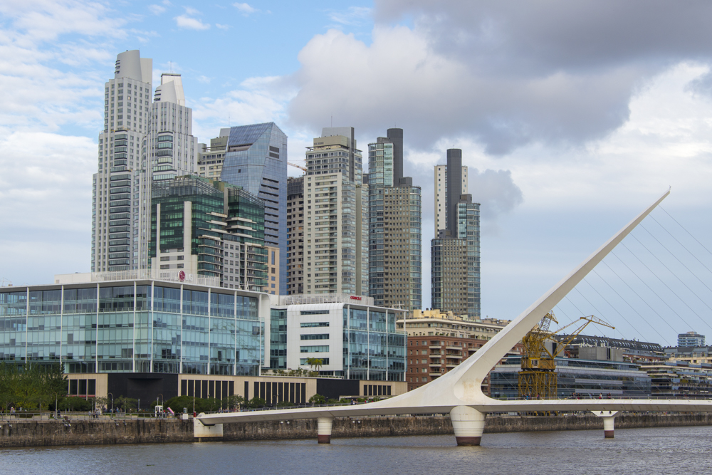 Bridge of Women connects Central Buenos Aires with Puerto Madero. — Photo by Lawrence Sherwin ©