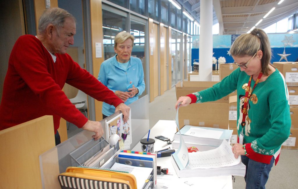 Jack and Nancy Skinner of Line in the Sand PAC observe Assistant City Clerk Jennifer Nelson count signatures on Dec. 21 for the Museum House referendum petition.  — Photo by Daniel Langhorne ©