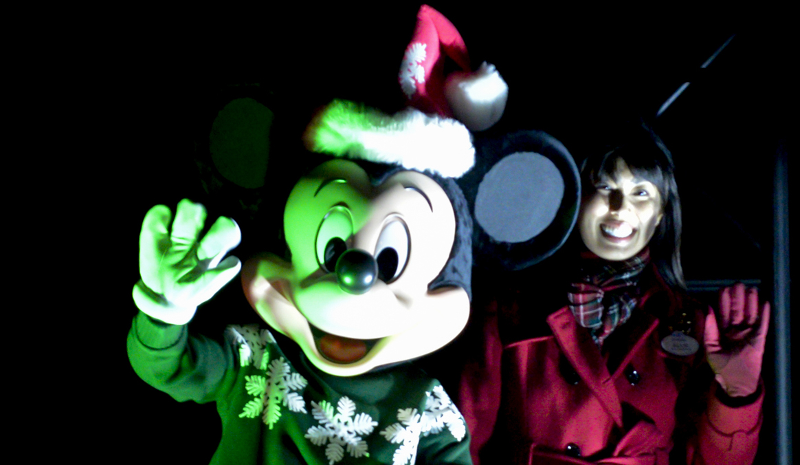 Mickey mouse kicks off christmas boat parade - newport beach news