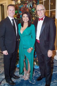 UCI MIND Co-Directors Dr. Joshua Grill and Dean Frank LaFerla with UCI Alumna Honoree, KCAL9 CBS2 News Anchor, Elsa Ramon