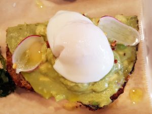 Avo toast with egg