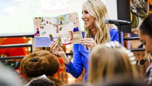 Alexis Schulze at a book reading