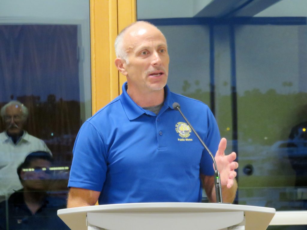 City Manager Dave Kiff talks about parking and a possible residential permit program on Finley Avenue. — Photo by Sara Hall ©