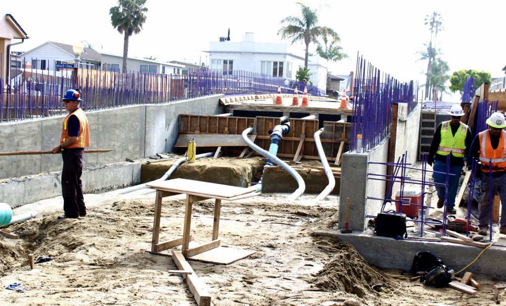 Workers construct the Park Avenue Bridge on Balboa Island, which is almost complete. — Photo by Victoria Kertz ©