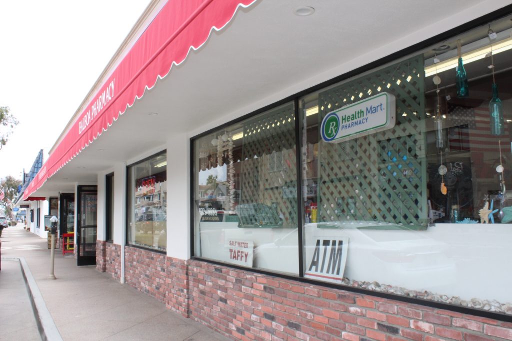 Four businesses along Balboa Ave. recently got a uniform facade update in classic red brick. — Photo by Victoria Kertz ©