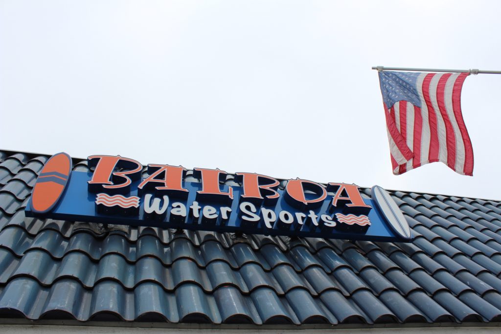 A new roof sign for Balboa Water Sports calls attention to the water sport rental location. — Photo by Victoria Kertz ©