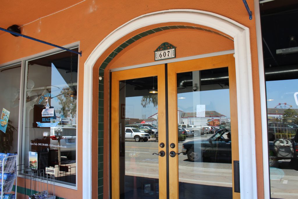 Newly refaced windows and wood-sided doors grace the entry to Old Newport Realty — Photo by Victoria Kertz ©