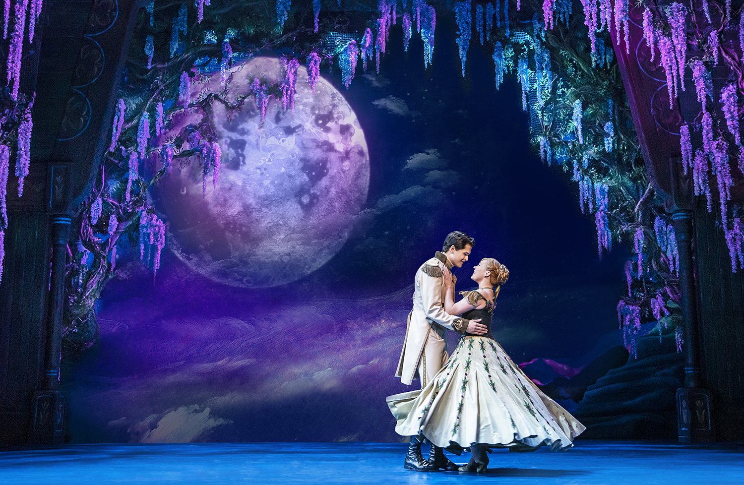 Disney s Frozen The Hit Broadway Musical Plays At Segerstrom Center 