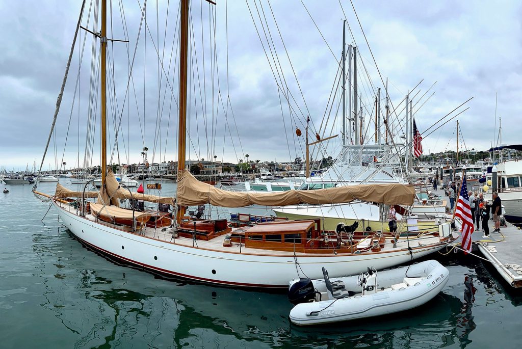 yacht dinner cruise newport beach