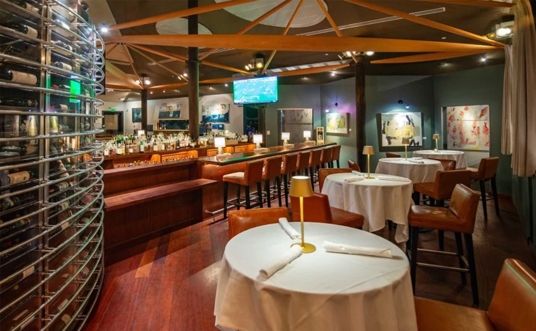 Where to Dine for the Christmas Boat Parade in Newport Beach