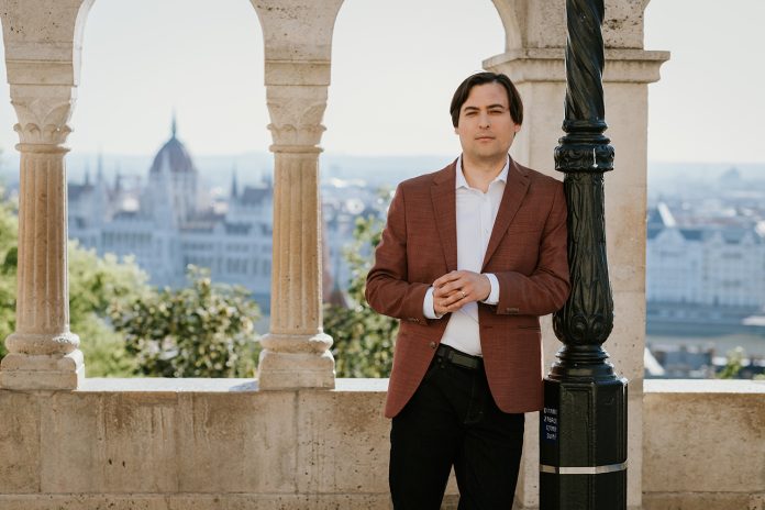 OC Native Returns to Conduct Pacific Symphony Concert in Newport Beach Aug. 9