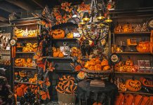 Roger’s Gardens’ “Moonlight Masquerade” Halloween Boutique Now Open in Corona del Mar
